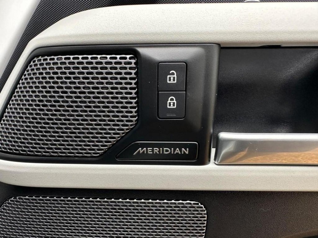 LAND ROVER DEFENDER 110