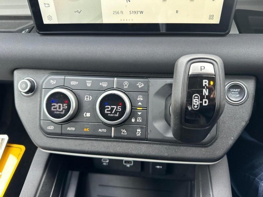 LAND ROVER DEFENDER 110