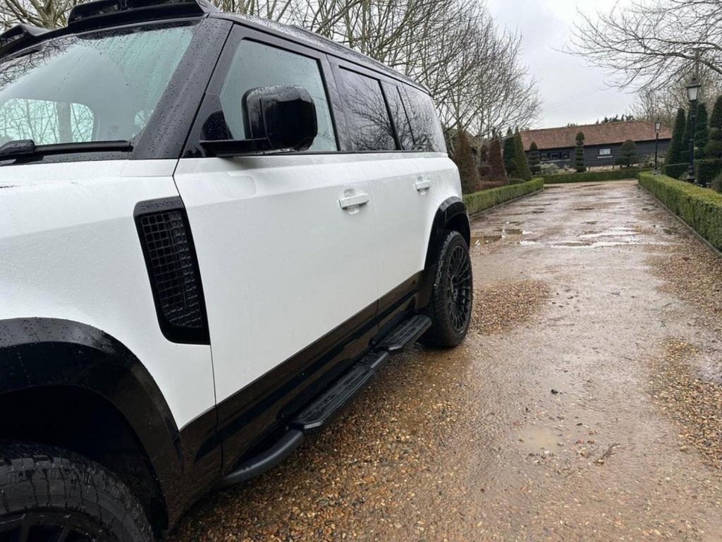 LAND ROVER DEFENDER 110