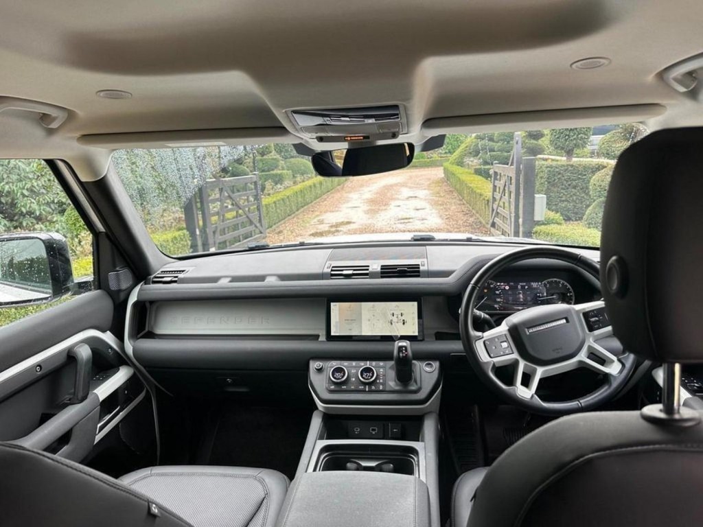 LAND ROVER DEFENDER 110