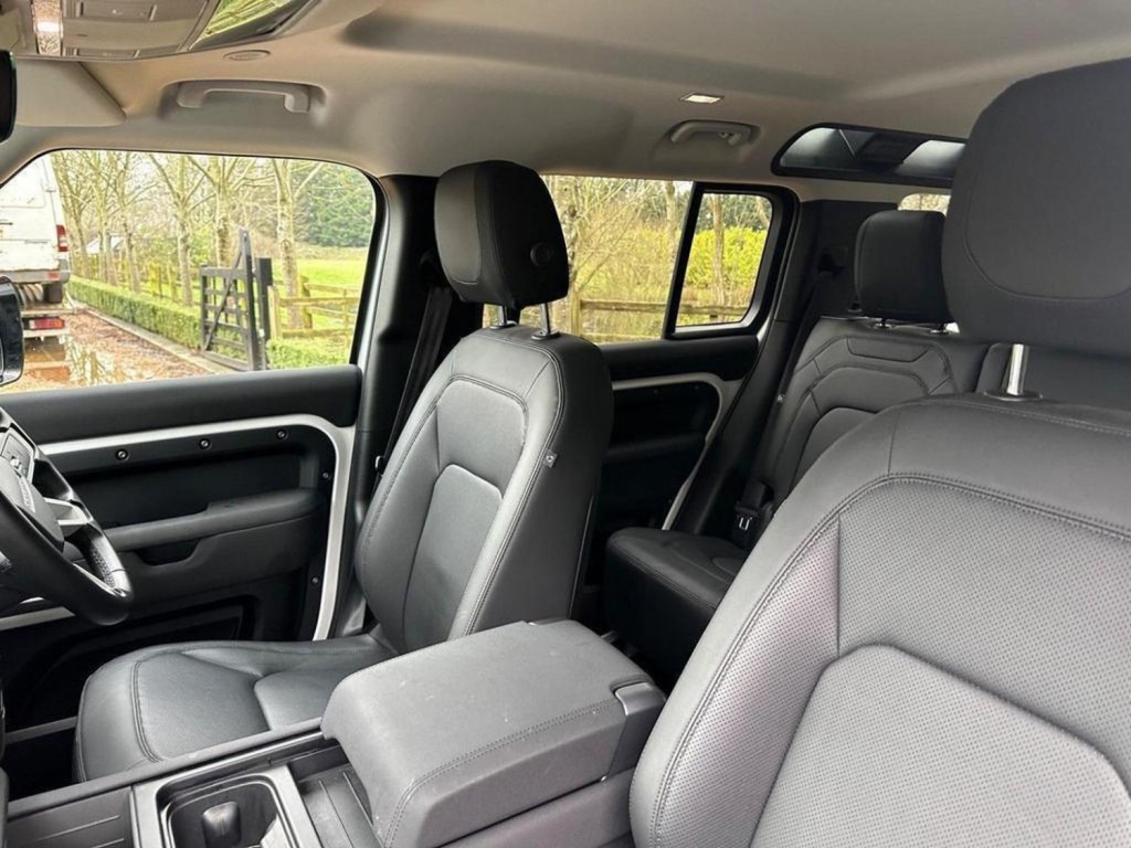 LAND ROVER DEFENDER 110