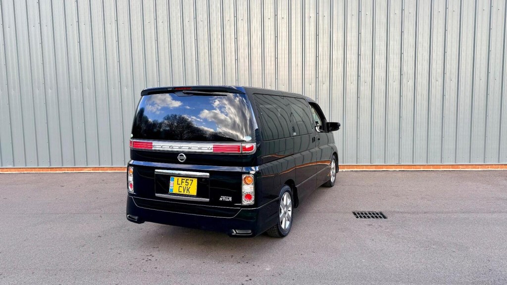NISSAN ELGRAND