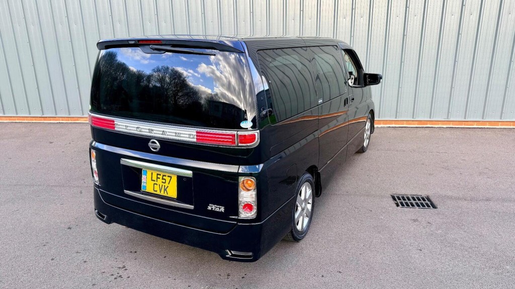 NISSAN ELGRAND