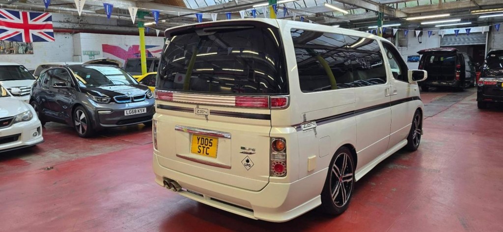 NISSAN ELGRAND