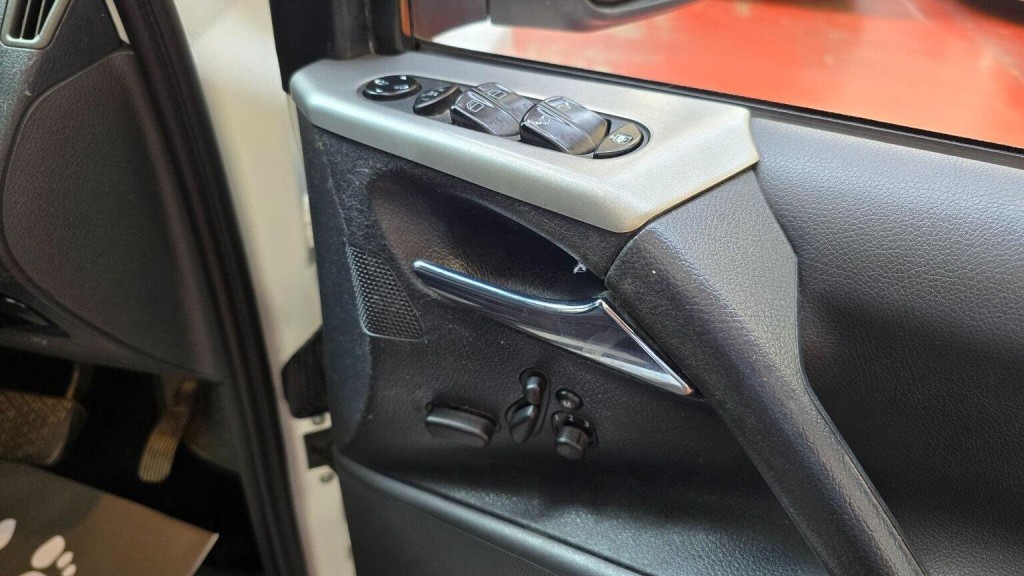 MERCEDES-BENZ V CLASS