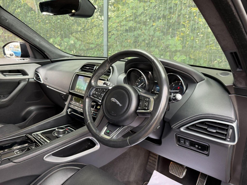 JAGUAR F-PACE
