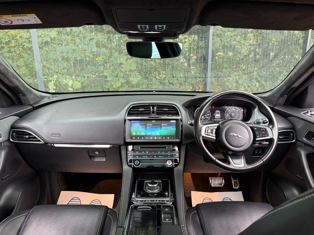 JAGUAR F-PACE