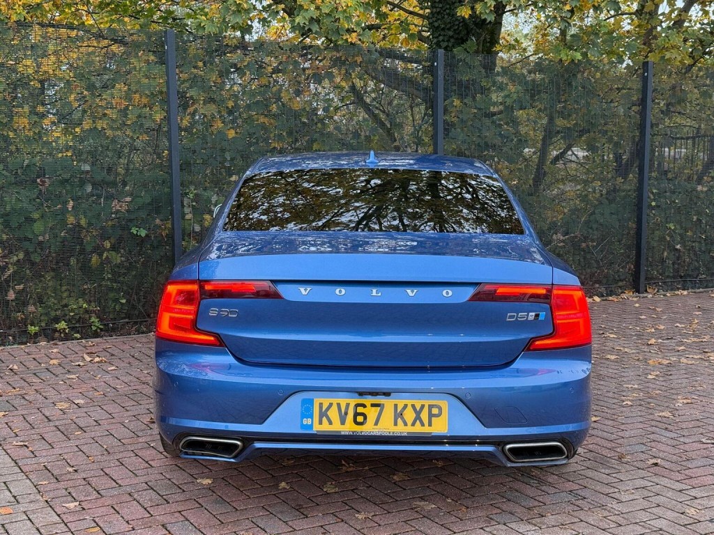VOLVO S90