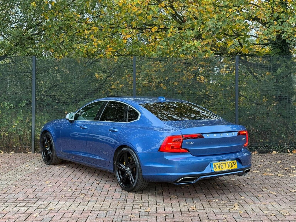 VOLVO S90