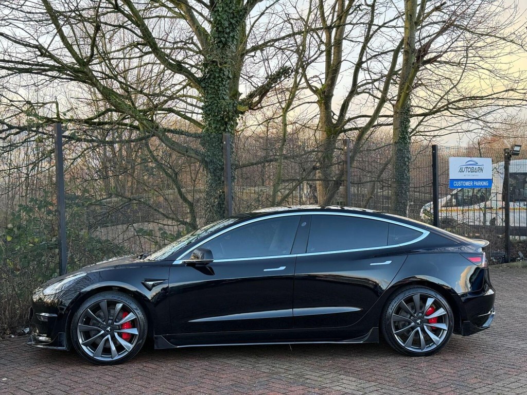 TESLA MODEL 3