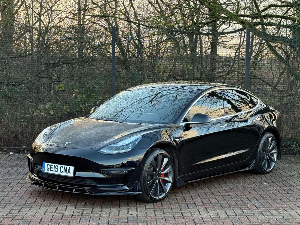 TESLA MODEL 3